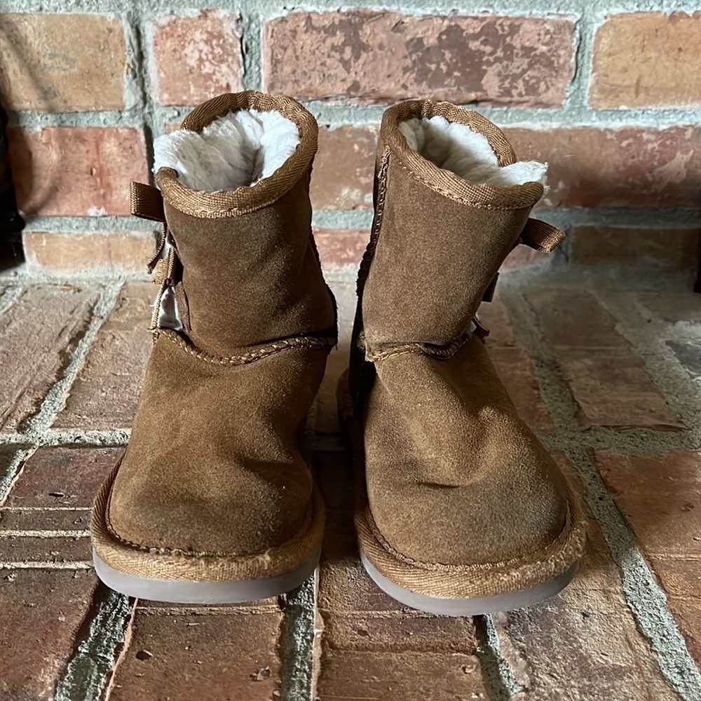 Koolaburra by UGG Victoria Bow Boots - Picture 4 of 7